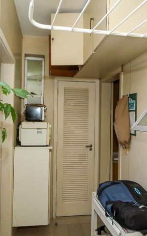 Apartamento à venda com 250m², 4 quartos e 2 vagas Apartamento à venda com 250m², 4 quartos e 2 vagasÁrea de Serviço