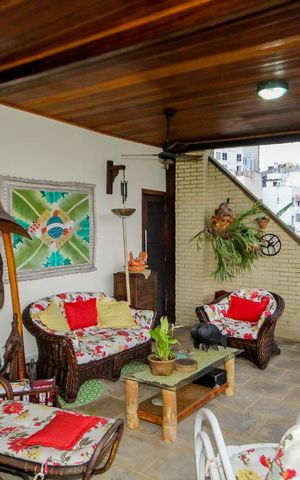 Apartamento à venda com 250m², 4 quartos e 2 vagas Apartamento à venda com 250m², 4 quartos e 2 vagasVaranda