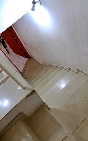 Casa à venda com 230m², 2 quartos e 4 vagasEscada