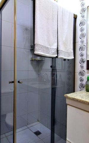 Casa à venda com 230m², 2 quartos e 4 vagasBanheiro da Suíte