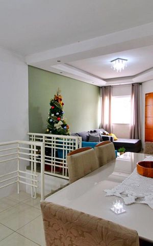 Casa à venda com 230m², 2 quartos e 4 vagasSala