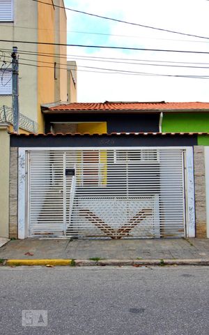 Casa à venda com 230m², 2 quartos e 4 vagasFachada
