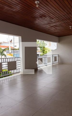 Casa à venda com 290m², 2 quartos e 2 vagas Casa à venda com 290m², 2 quartos e 2 vagasVaranda da frente