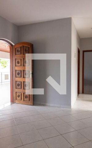 Casa à venda com 290m², 2 quartos e 2 vagas Casa à venda com 290m², 2 quartos e 2 vagasSala