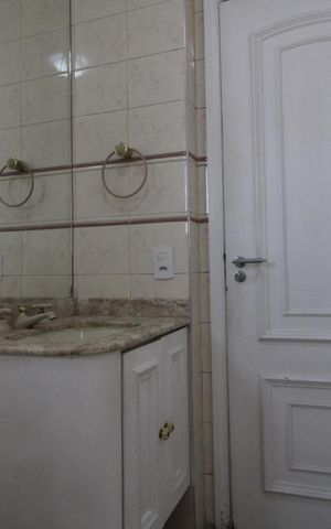 Apartamento para alugar com 350m², 4 quartos e 5 vagasBanheiro da suíte 1 e 2
