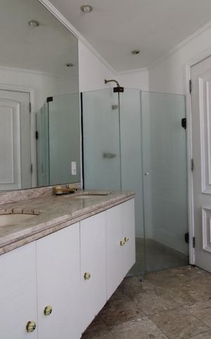 Apartamento para alugar com 350m², 4 quartos e 5 vagasBanheiro da suíte 4