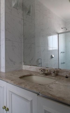 Apartamento para alugar com 350m², 4 quartos e 5 vagasBanheiro da suíte 3
