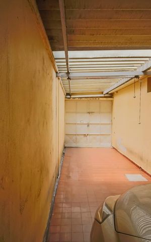 Casa à venda com 250m², 4 quartos e 5 vagas Casa à venda com 250m², 4 quartos e 5 vagasGaragem