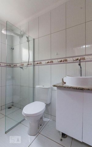 Casa de condomínio à venda com 82m², 2 quartos e 1 vaga Casa de condomínio à venda com 82m², 2 quartos e 1 vagaBanheiro