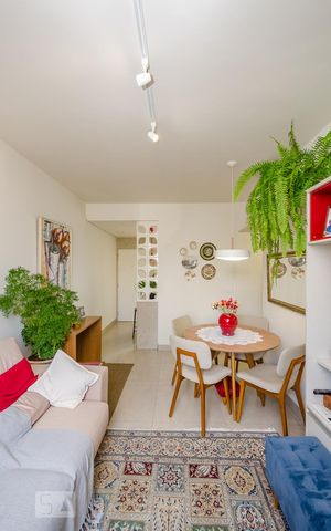 Apartamento para alugar com 75m², 2 quartos e 1 vagaSala