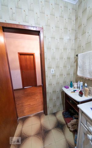 Casa à venda com 144m², 3 quartos e 2 vagasBanheiro