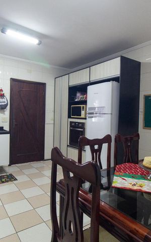 Casa à venda com 149m², 3 quartos e 4 vagas Casa à venda com 149m², 3 quartos e 4 vagasCozinha