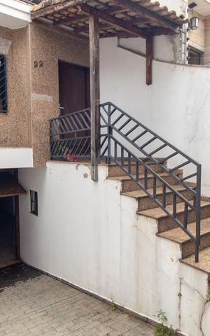 Casa à venda com 149m², 3 quartos e 4 vagas Casa à venda com 149m², 3 quartos e 4 vagasEntrada