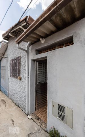 Casa para alugar com 50m², 1 quarto e sem vaga Casa para alugar com 50m², 1 quarto e sem vagaFachada