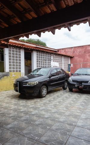 Casa à venda com 413m², 4 quartos e 3 vagas Casa à venda com 413m², 4 quartos e 3 vagasGaragem