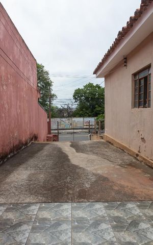 Casa à venda com 413m², 4 quartos e 3 vagas Casa à venda com 413m², 4 quartos e 3 vagasEntrada da Garagem
