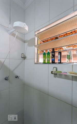Casa à venda com 413m², 4 quartos e 3 vagas Casa à venda com 413m², 4 quartos e 3 vagasChuveiro