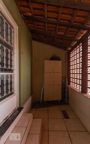 Casa à venda com 413m², 4 quartos e 3 vagas Casa à venda com 413m², 4 quartos e 3 vagasÁrea de Serviço