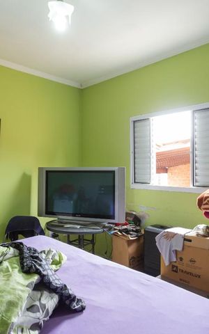 Casa à venda com 413m², 4 quartos e 3 vagas Casa à venda com 413m², 4 quartos e 3 vagasQuarto
