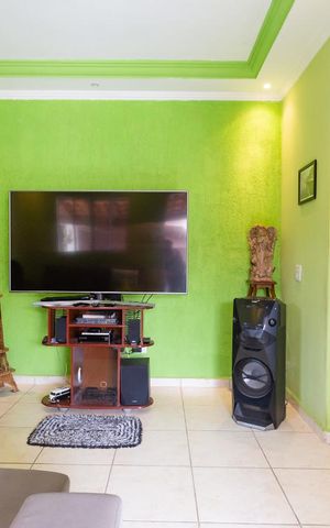 Casa à venda com 413m², 4 quartos e 3 vagas Casa à venda com 413m², 4 quartos e 3 vagasSala de Estar