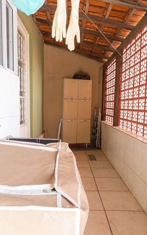 Casa à venda com 413m², 4 quartos e 3 vagas Casa à venda com 413m², 4 quartos e 3 vagasÁrea de Serviço