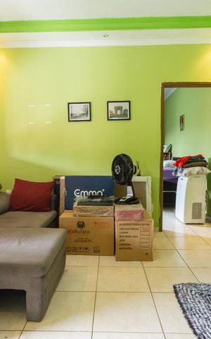 Casa à venda com 413m², 4 quartos e 3 vagas Casa à venda com 413m², 4 quartos e 3 vagasSala de Estar