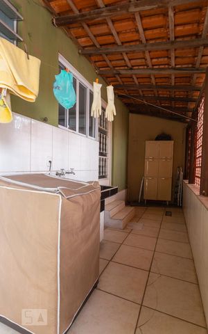 Casa à venda com 413m², 4 quartos e 3 vagas Casa à venda com 413m², 4 quartos e 3 vagasÁrea de Serviço