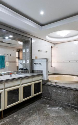 Apartamento à venda com 504m², 5 quartos e 4 vagasBanheiro da Suíte 2