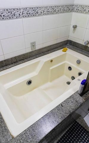 Apartamento à venda com 504m², 5 quartos e 4 vagasBanheiro da Suíte 4
