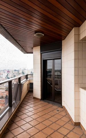 Apartamento à venda com 504m², 5 quartos e 4 vagasVaranda das Suítes 3 e 4