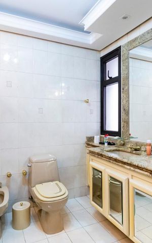 Apartamento à venda com 504m², 5 quartos e 4 vagasBanheiro da Suíte 1