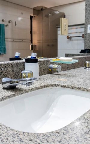 Apartamento à venda com 504m², 5 quartos e 4 vagasBanheiro da Suíte 2