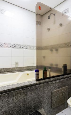 Apartamento à venda com 504m², 5 quartos e 4 vagasBanheiro da Suíte 4