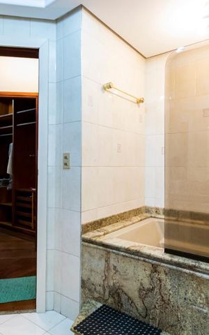 Apartamento à venda com 504m², 5 quartos e 4 vagasBanheiro da Suíte 1