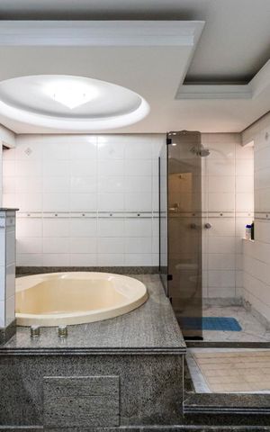 Apartamento à venda com 504m², 5 quartos e 4 vagasBanheiro da Suíte 2