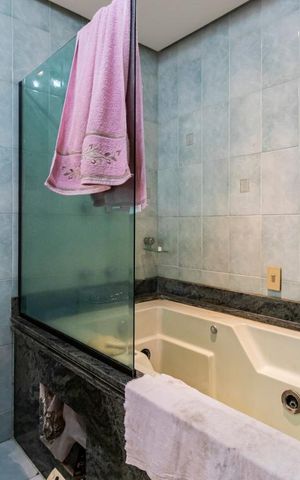 Apartamento à venda com 504m², 5 quartos e 4 vagasBanheiro da Suíte 3