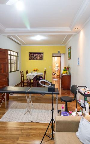 Casa à venda com 123m², 4 quartos e 2 vagas Casa à venda com 123m², 4 quartos e 2 vagasSala