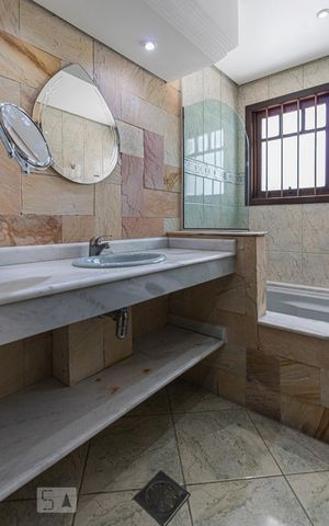 Casa à venda com 340m², 3 quartos e 3 vagas Casa à venda com 340m², 3 quartos e 3 vagasBanheiro da Suíte 1