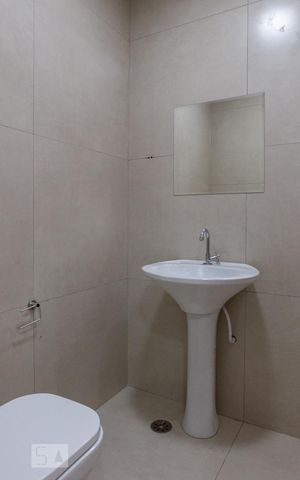 Casa para alugar com 320m², 3 quartos e 1 vaga Casa para alugar com 320m², 3 quartos e 1 vagaBanheiro Social