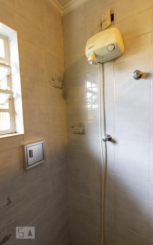 Casa à venda com 230m², 3 quartos e 4 vagasBanheiro Suíte 2
