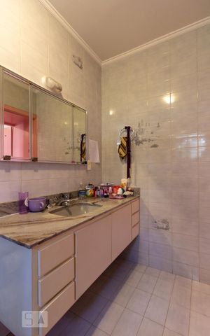 Casa à venda com 230m², 3 quartos e 4 vagasBanheiro Suíte 2