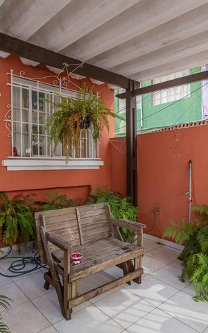 Casa à venda com 120m², 2 quartos e 1 vaga Casa à venda com 120m², 2 quartos e 1 vagaFachada