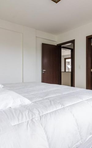 Casa à venda com 980m², 5 quartos e 8 vagas Casa à venda com 980m², 5 quartos e 8 vagasDormitório3