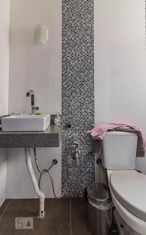 Casa à venda com 980m², 5 quartos e 8 vagas Casa à venda com 980m², 5 quartos e 8 vagasbanheiro escritório 1