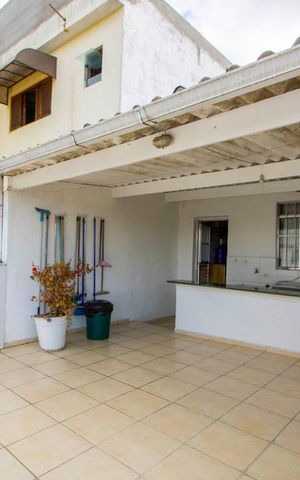Casa à venda com 342m², 5 quartos e 2 vagas Casa à venda com 342m², 5 quartos e 2 vagasCasa 1 - Quintal