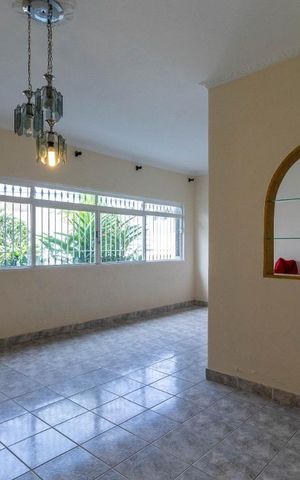 Casa para alugar com 730m², 4 quartos e 3 vagas Casa para alugar com 730m², 4 quartos e 3 vagasSala de Estar