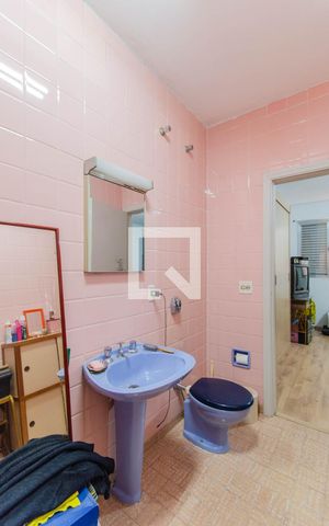 Casa à venda com 270m², 3 quartos e 2 vagas Casa à venda com 270m², 3 quartos e 2 vagasBanheiro da Suíte