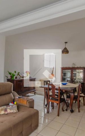 Casa à venda com 270m², 3 quartos e 2 vagas Casa à venda com 270m², 3 quartos e 2 vagasSala