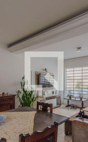 Casa à venda com 270m², 3 quartos e 2 vagas Casa à venda com 270m², 3 quartos e 2 vagasSala