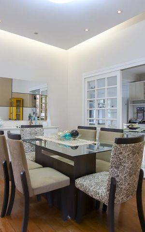 Casa à venda com 430m², 4 quartos e 2 vagas Casa à venda com 430m², 4 quartos e 2 vagasSala de Jantar
